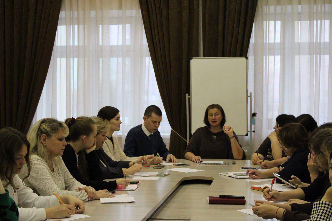 Руководителей саратовских школ обучат психологии общения с учениками и родителями